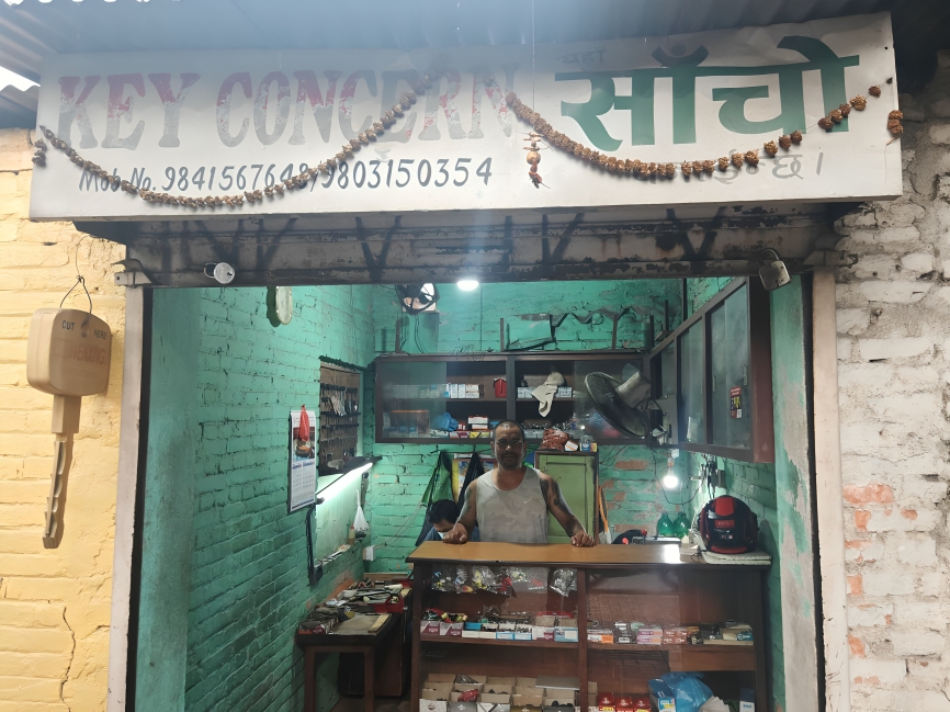 ३ पुस्तादेखि ताला-चाबी बनाउँदै