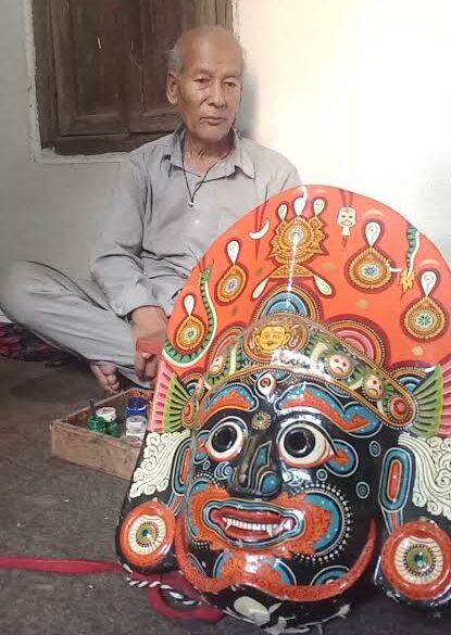 जसका हातले ६० वर्षदेखि नवदुर्गाको मुकुण्डो बनाउँदै आएका छन्